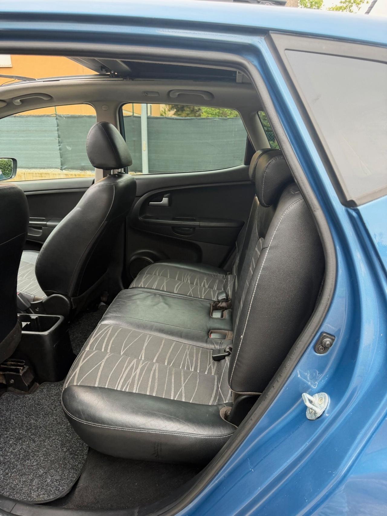 Kia Venga 1.4 crdi - TETTO - NEOP. - 12 MESI DI GARANZIA -