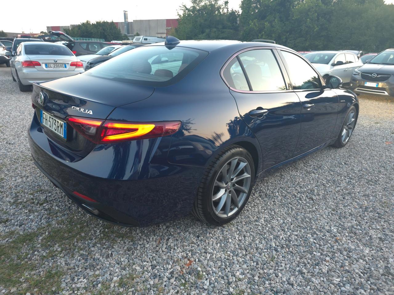 Alfa Romeo Giulia 2.2 Turbodiesel 210 CV AT8 AWD Q4 Veloce