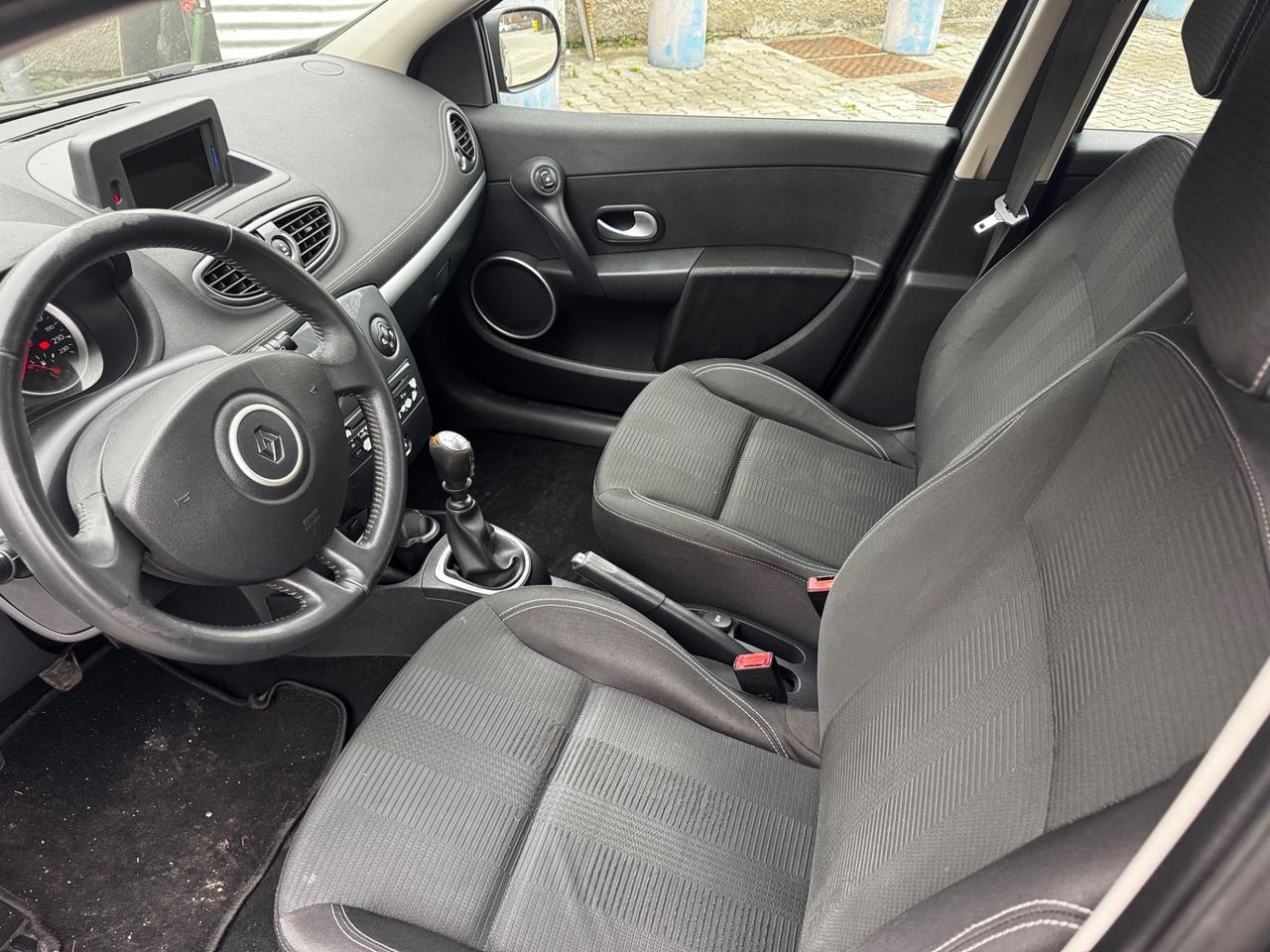 Renault Clio 1.5 dCi 85CV 5 porte con GANCIO TRAINO