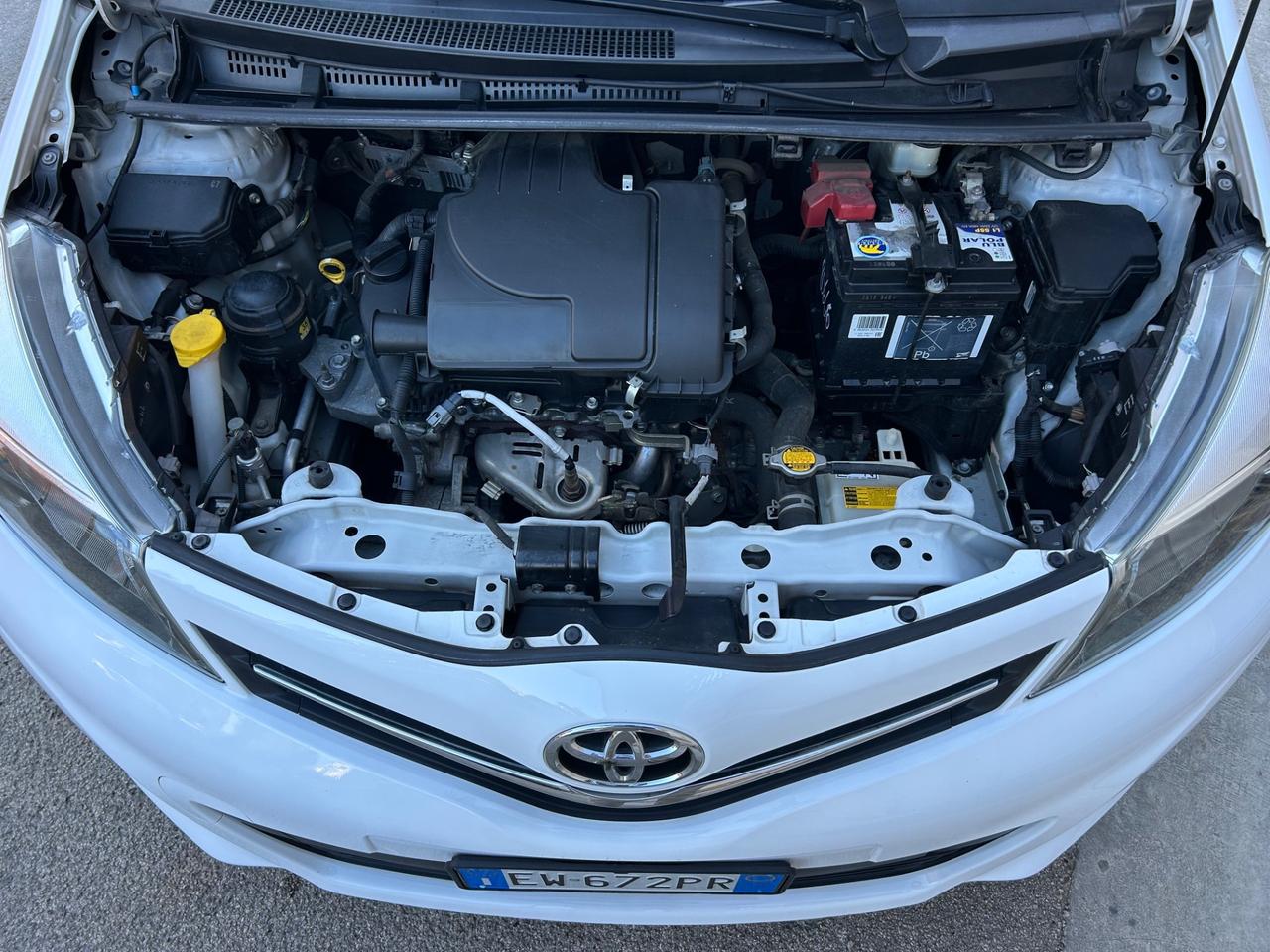 Toyota Yaris 1.0 b. solo 97000 km
