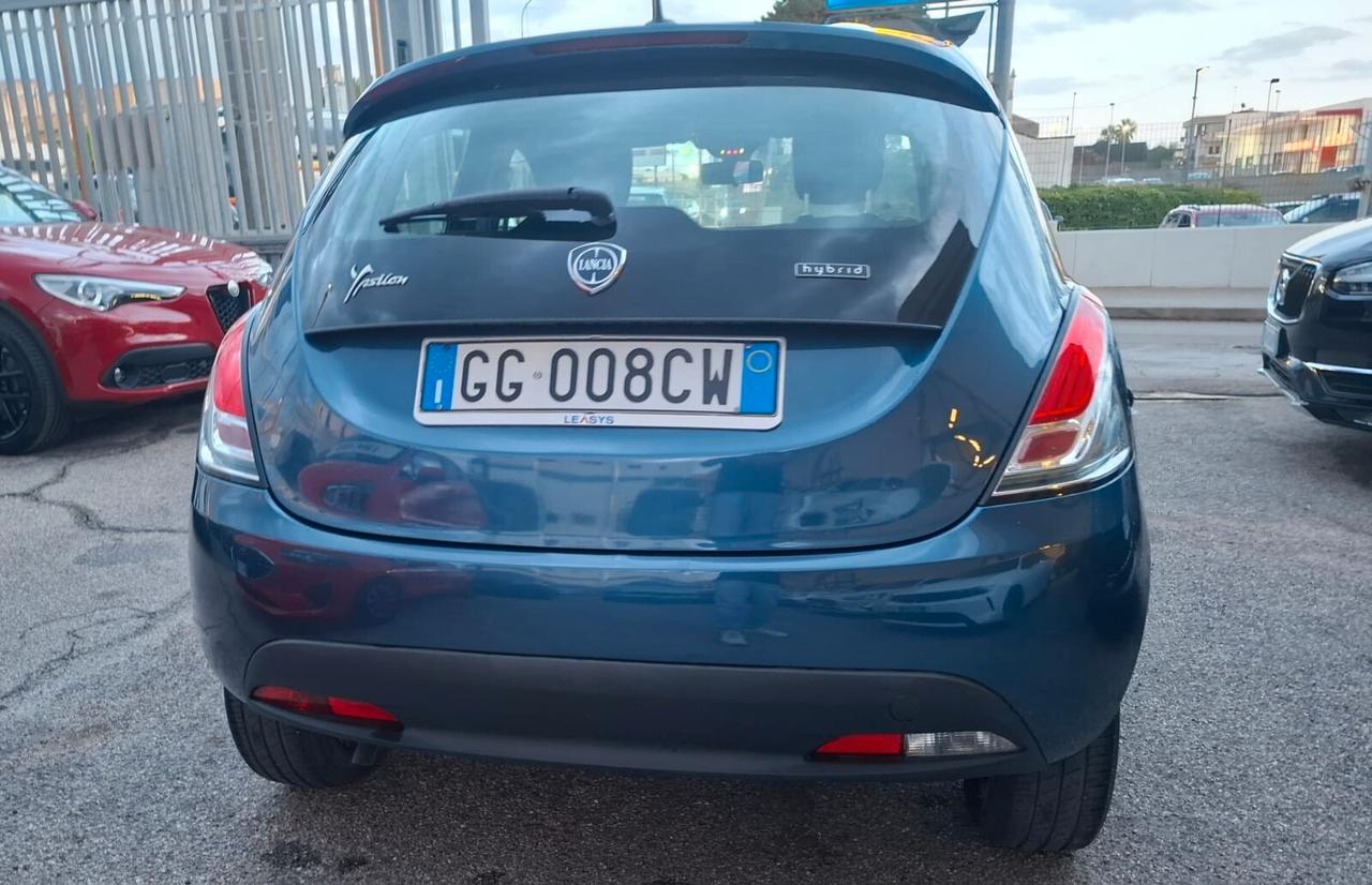 Lancia Ypsilon 1.0 FireFly 5 porte S&S Hybrid Ecochic Silver