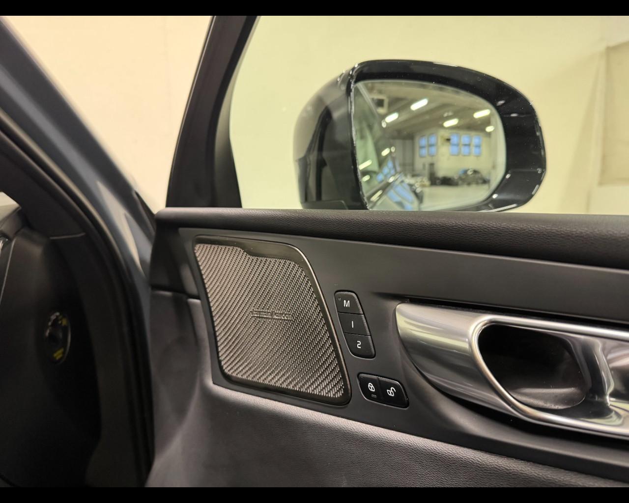 VOLVO XC60 B4 DIESEL AWD PLUS DARK AUTO