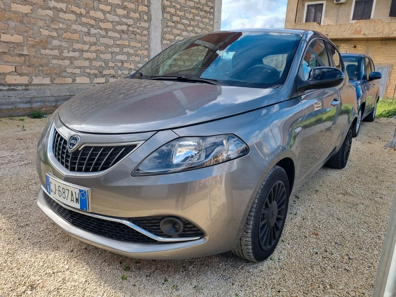 Lancia Ypsilon 1.0 FireFly 5 porte S&S Hybrid Ecochic Silver