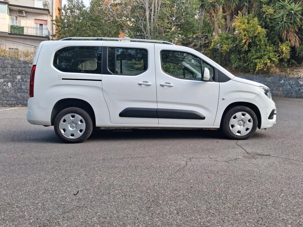 Opel Combo Life Pianale ribassato con rampa disabili in carrozzina