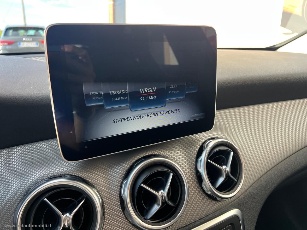MERCEDES-BENZ GLA 180 Sport AUTOMATICA LED 18
