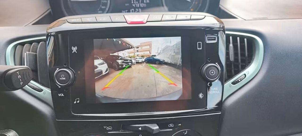 Ypsilon Gold retrocamera ricarica wireless 2023