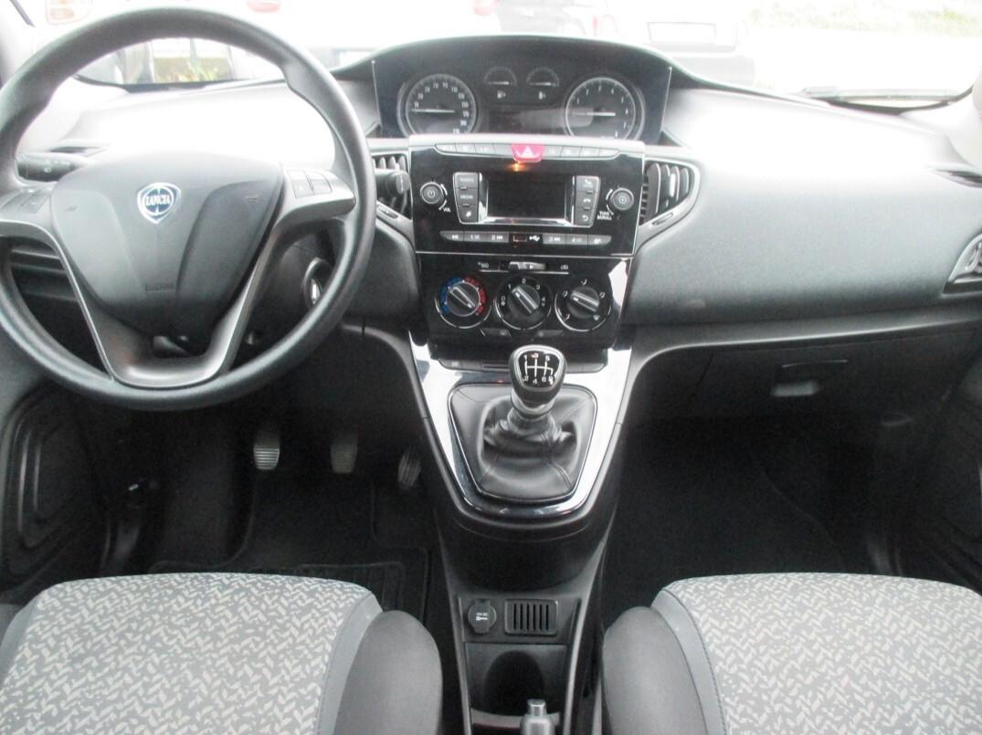 Lancia Ypsilon 1.0 FireFly Hybrid Ecochic Per Neopatentati