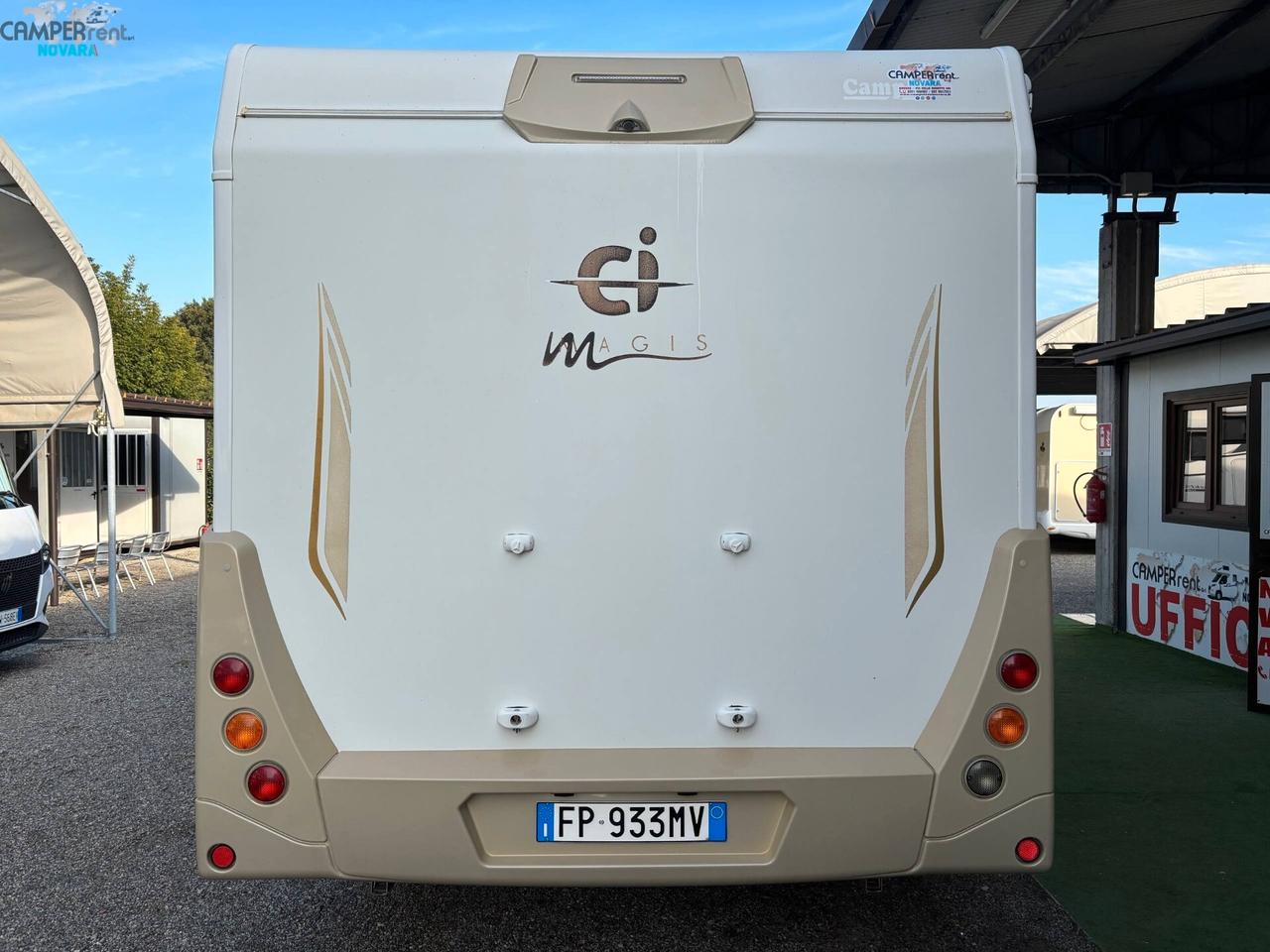 CI MAGIS 65 XT - Semintegrale con letto nautico ad altezza variabile ed ampio garage