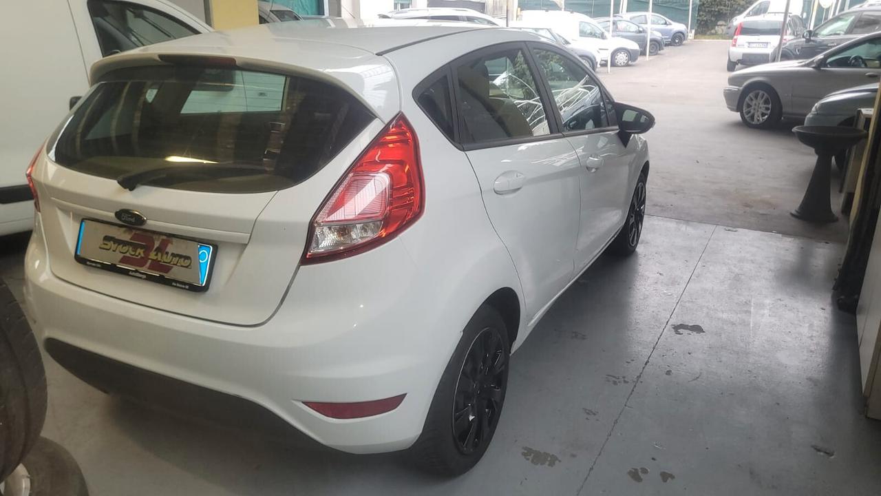 Ford Fiesta 1.5 TDCi. AUTOCARRO CON I POSTI
