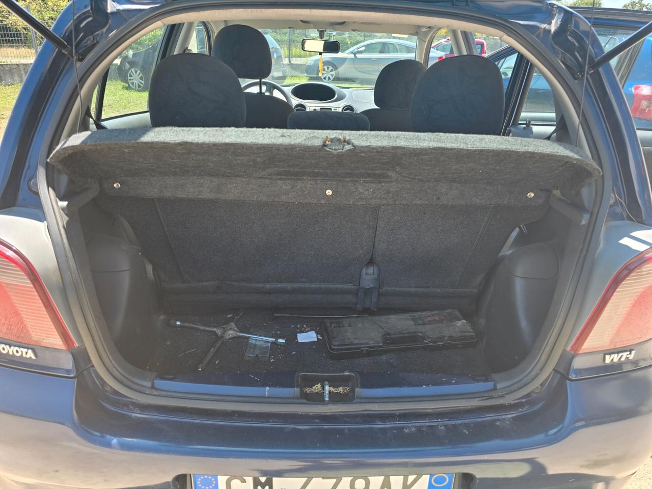 Toyota Yaris 1.0i 16V cat 5 porte Sol 68cv