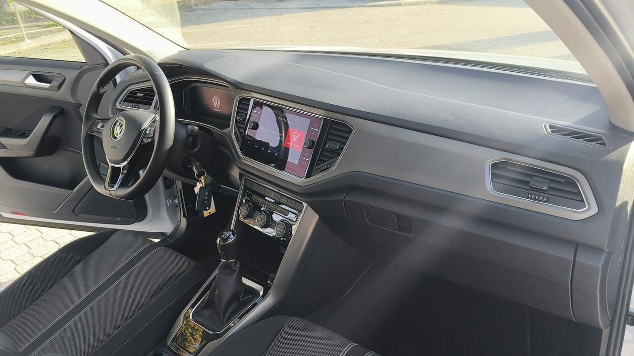 VOLKSWAGEN T-ROC 1.5 TSI 150CV MANUALE GANCIO TRAINO