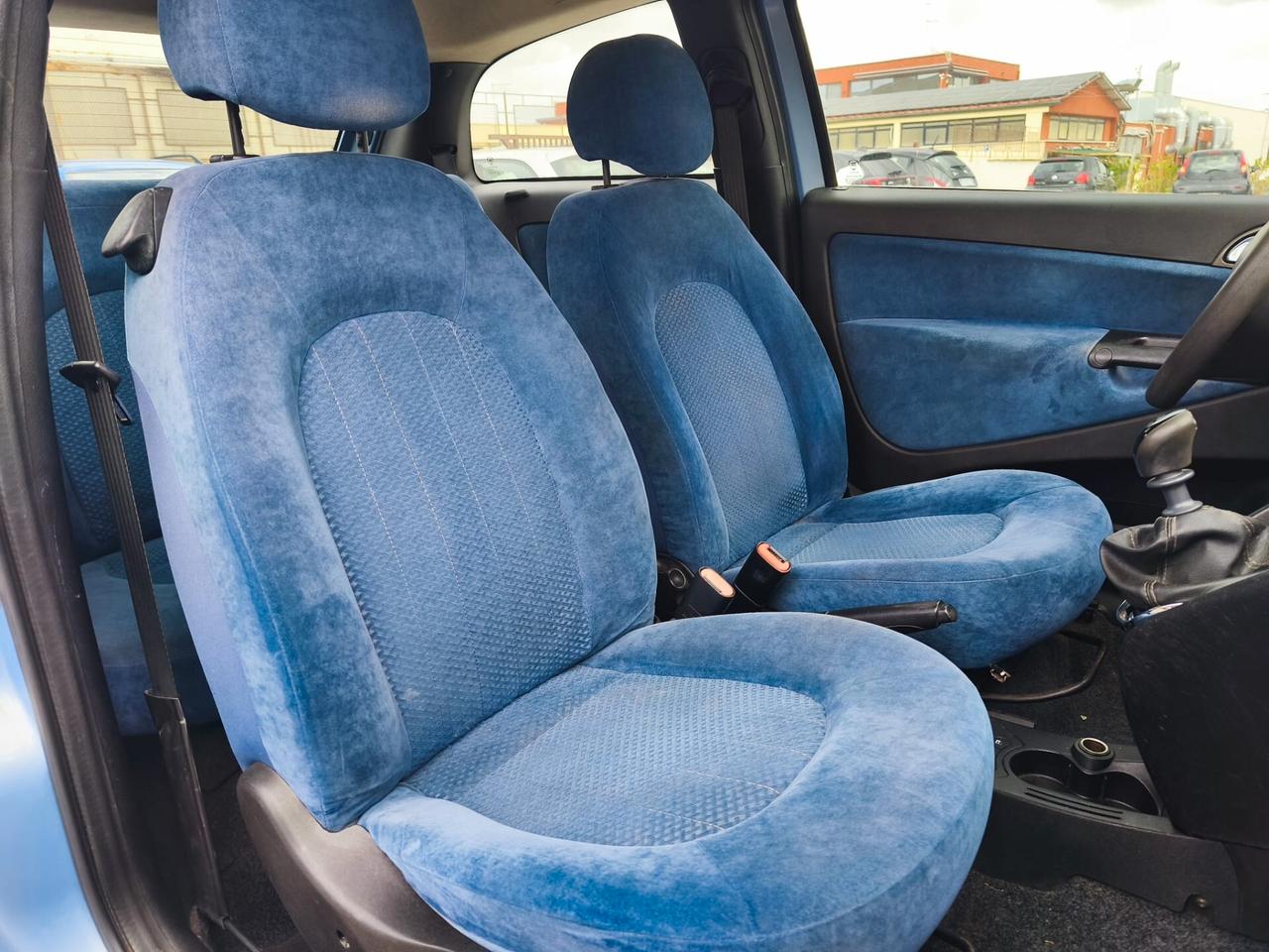 Lancia Ypsilon 1.4 16V Oro