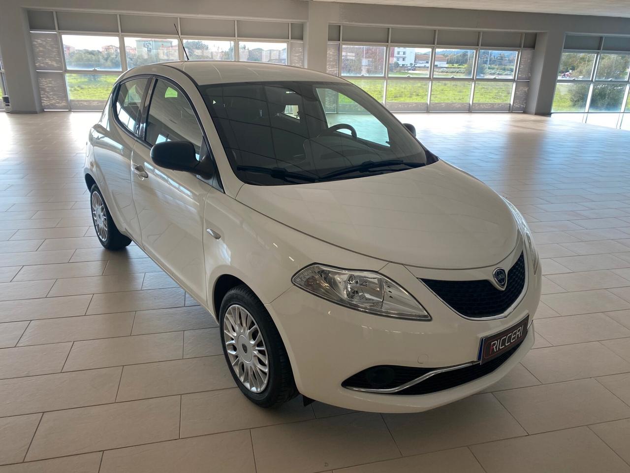 Lancia Ypsilon 1.2 69 CV 5 porte Silver