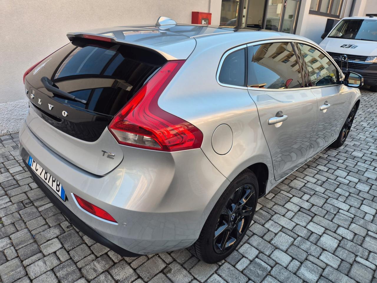 Volvo V40 T2