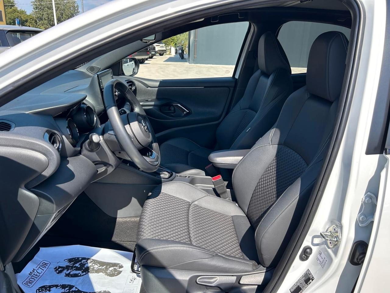 Toyota Yaris 1.5 Hybrid 5 porte Lounge