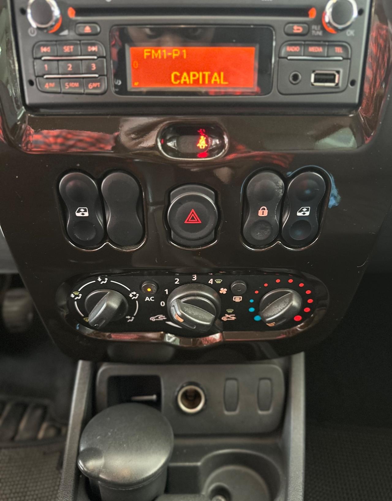 Dacia Duster 1.6 110CV 4x2 GPL Lauréate 02/2012 NEOPATENTATI