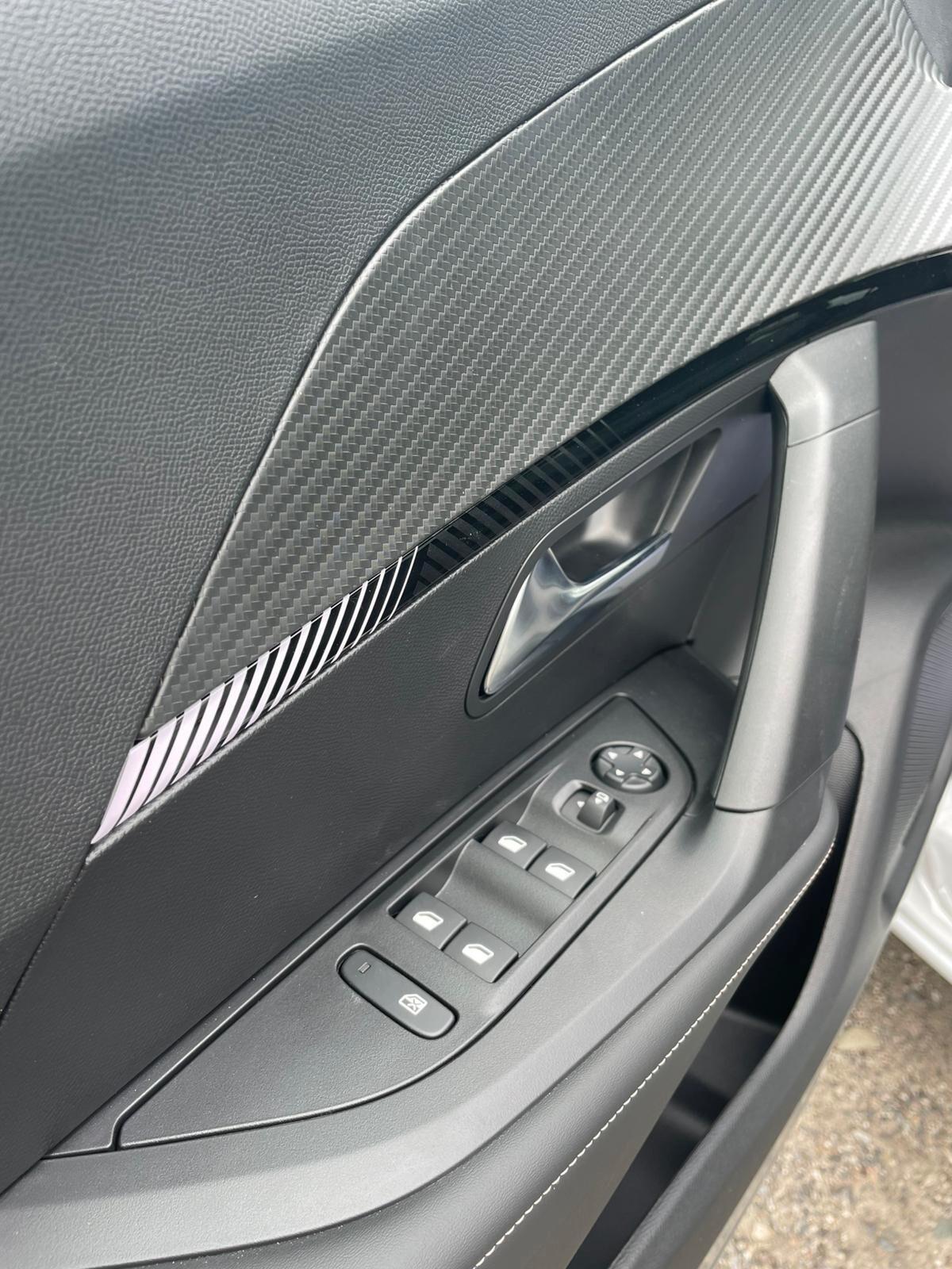 Peugeot 2008 1.2 allure benzina 100cv Nuova di Fabbrica