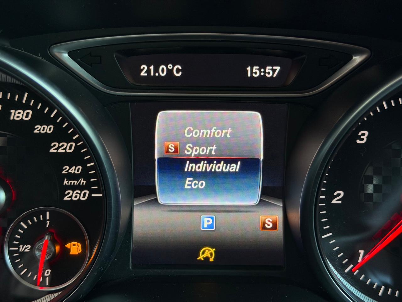 Mercedes A 200 d Sport Euro6 Neopatentati RED-LINE