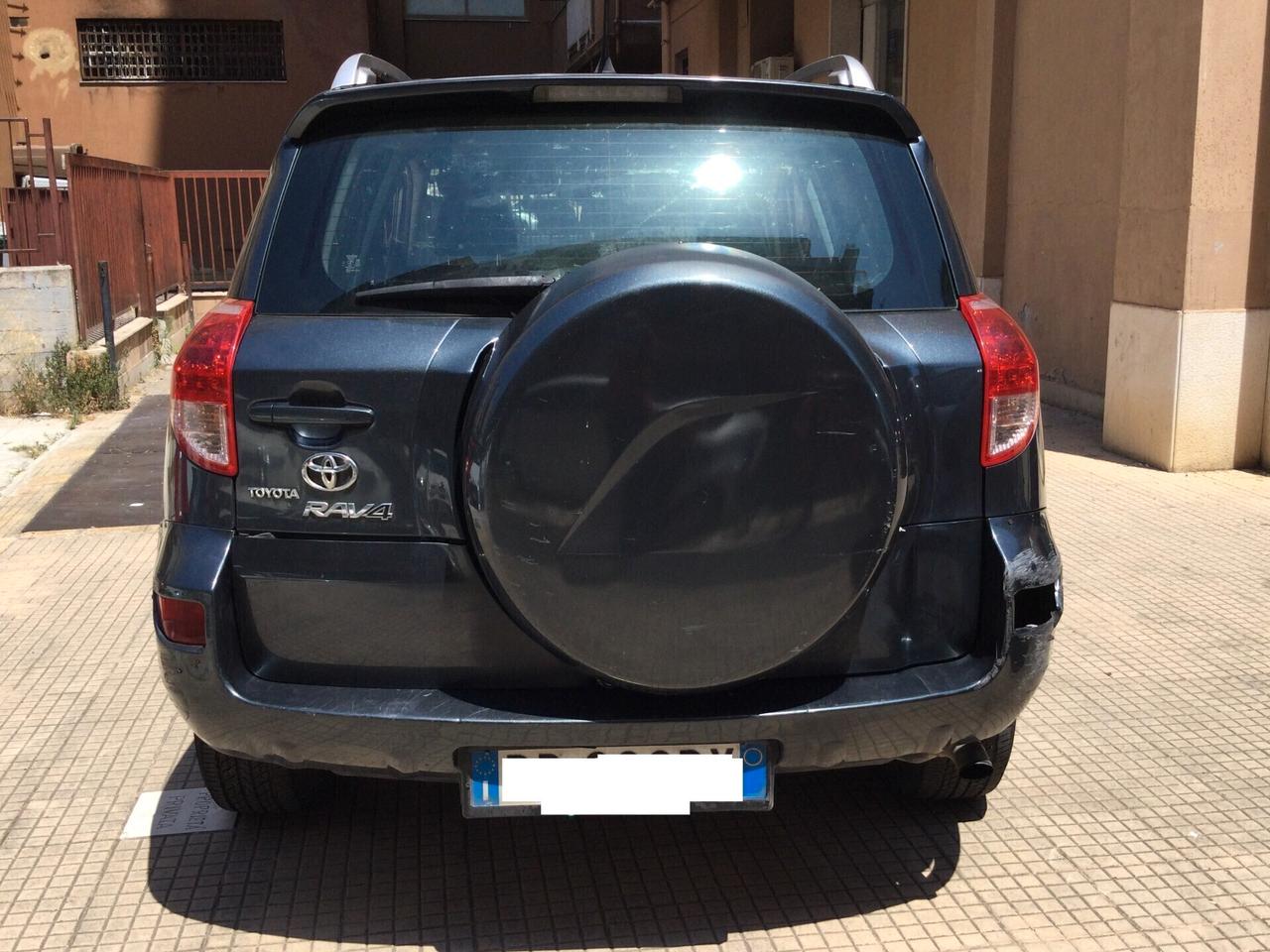 Toyota RAV4 2.2 D-4D 136 CV Luxury
