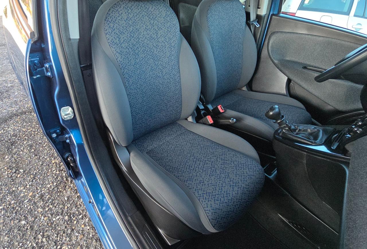 Lancia Ypsilon 1.0 FireFly 5 porte S&S Hybrid Ecochic Silver