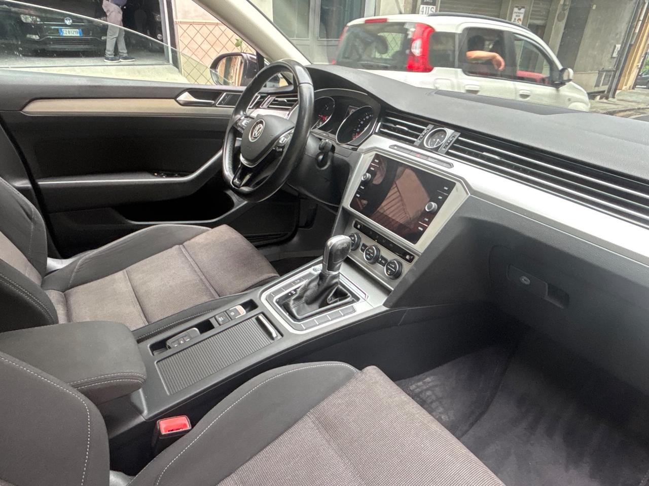 Volkswagen Passat 1.6 TDI SCR DSG Business BMT