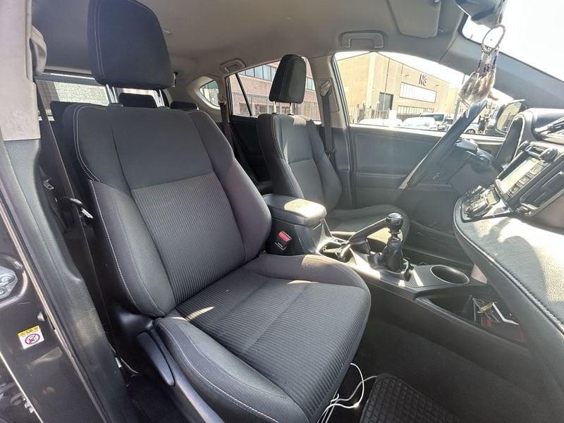 Toyota RAV4 Rav4 2.0 d-4d Lounge 2wd mt