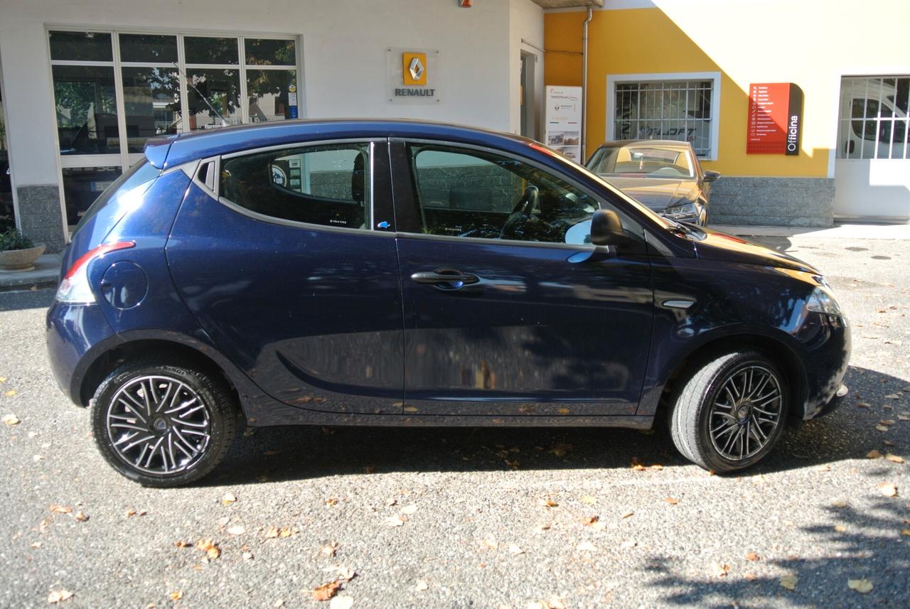 Lancia Ypsilon 1.2 69 CV 5 porte GPL Ecochic Elefantino Blu