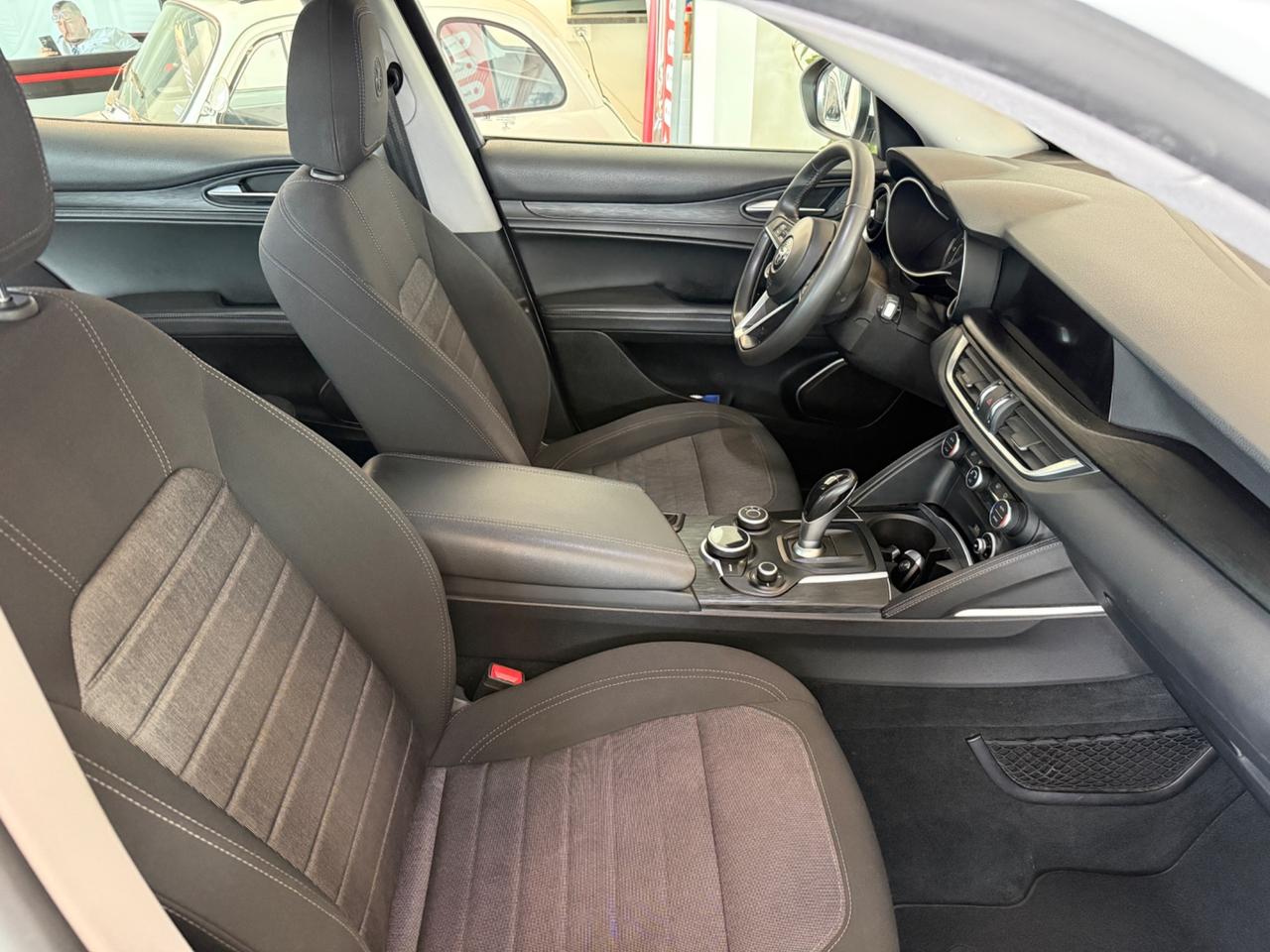 Alfa Romeo Stelvio 2.2 Turbodiesel 180 CV AT8 RWD Business