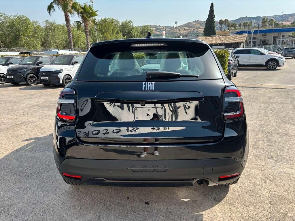 Fiat 600 Hybrid 110 CV DCT Icon Benzina / KM 0 IVA ESPOSTA Tua a solo 209 Euro al mese