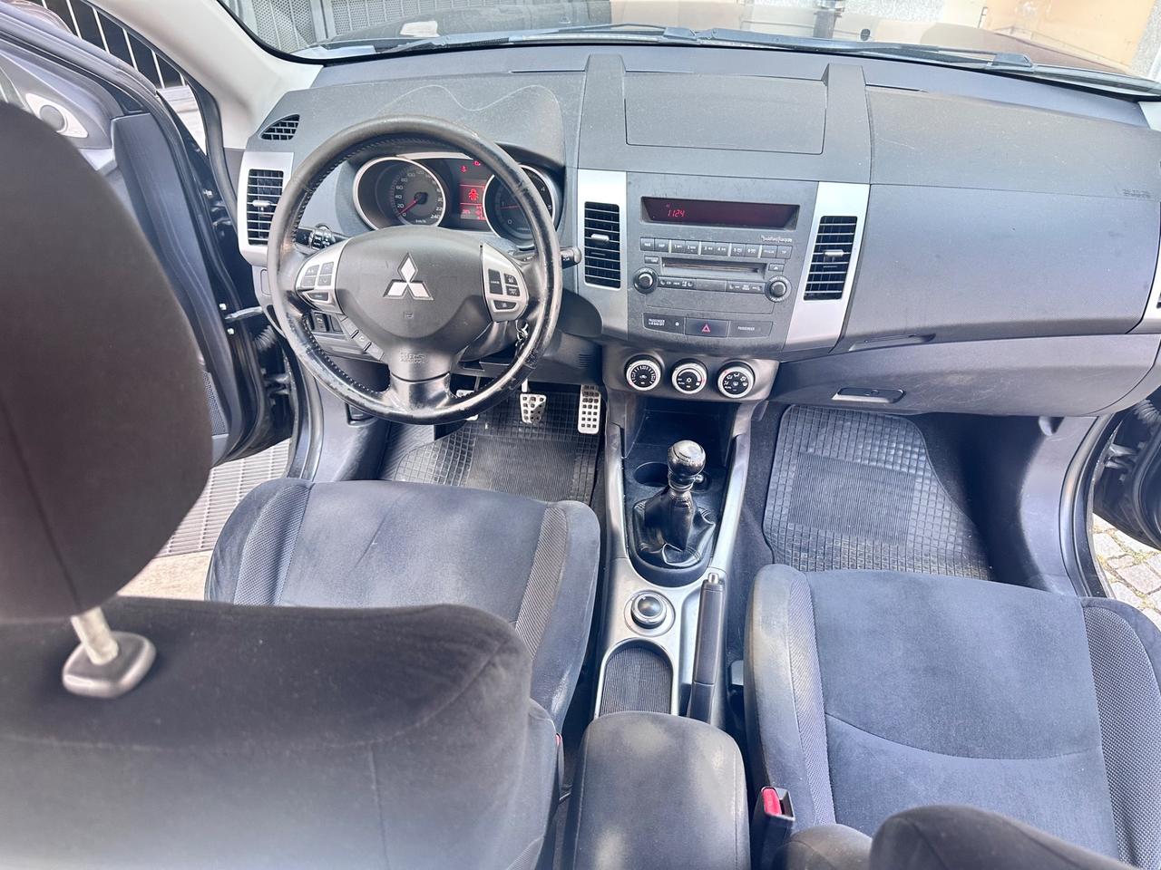 Mitsubishi Outlander 2.0 DI-D un vero 7 posti 4x4