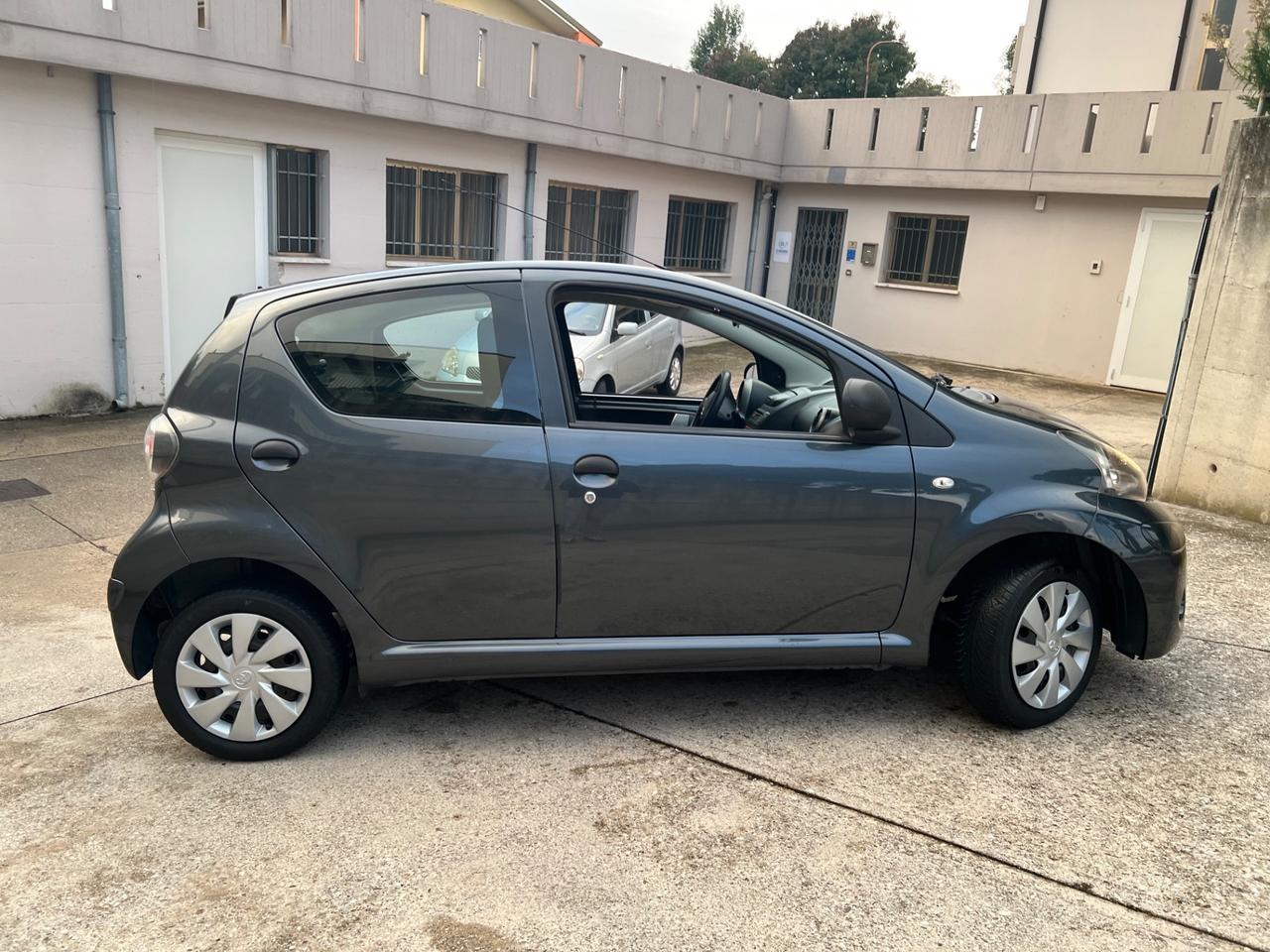 Toyota Aygo 1.0 12V VVT-i 5 porte Lounge Connect