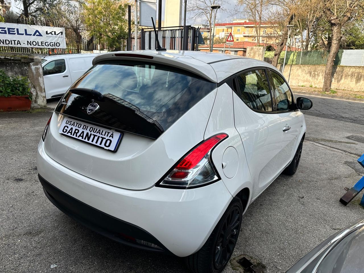 Lancia Ypsilon 1.2 69 CV 5 porte GPL Ecochic Elefantino Blu