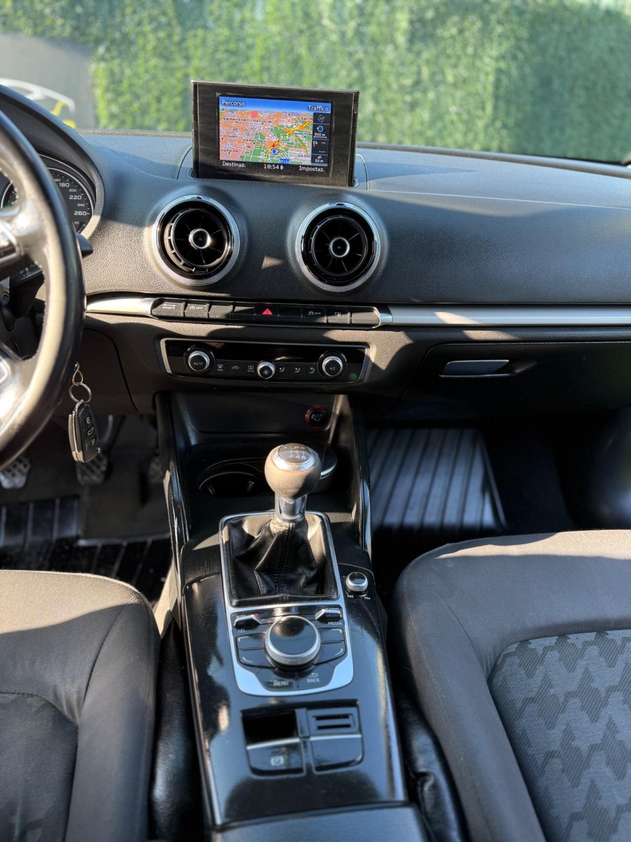 Audi A3 2014 1.6 DIESEL NEOPATENTATI FARI LED NAVI FULL