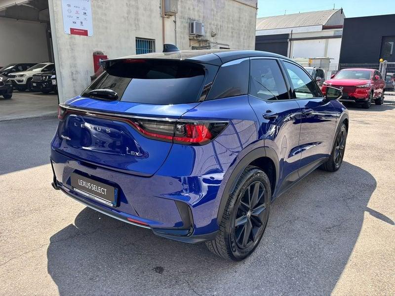 Lexus LBX Cool 2WD
