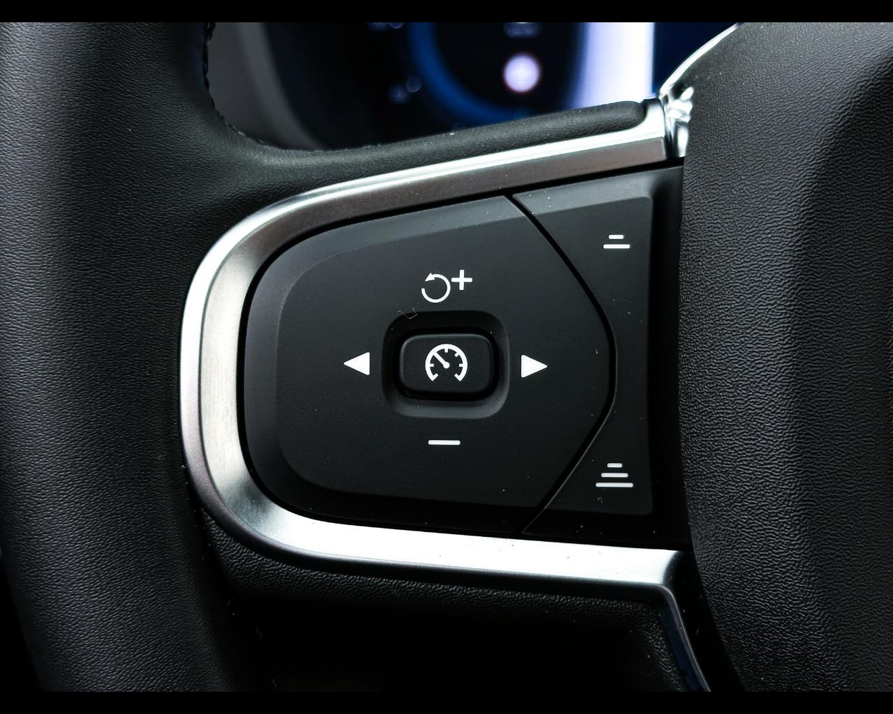 VOLVO XC60 (2017-->) - XC60 T6 Plug-in hybrid AWD automatico Core