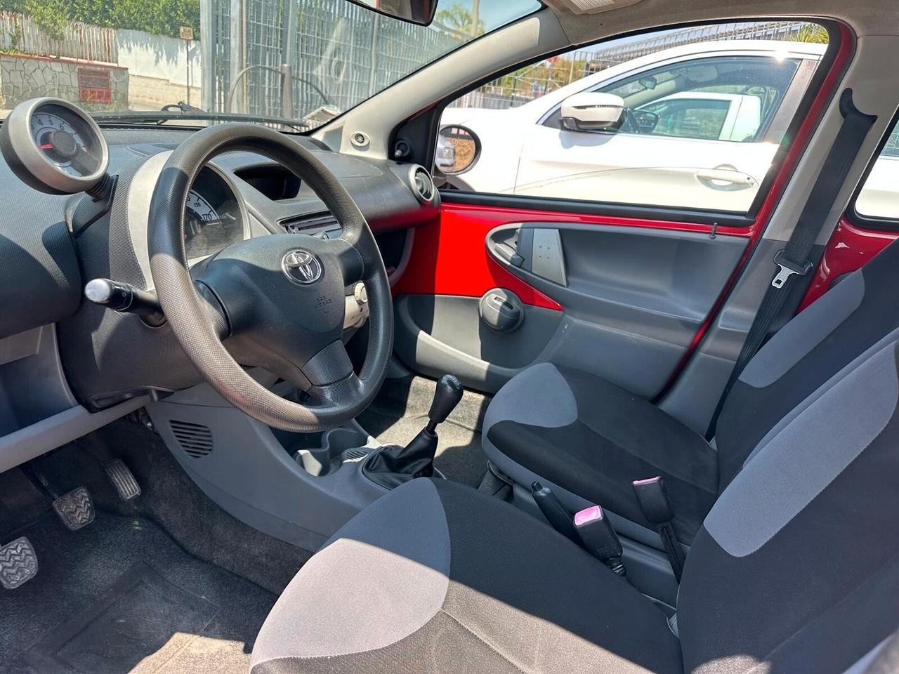 Toyota Aygo 1.0 12V VVT-i 5 porte Sol-02/2006