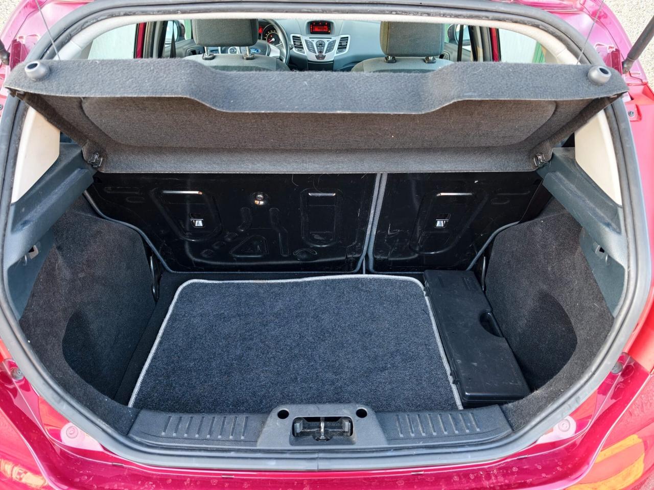 Ford Fiesta 1.2 BENZINA 5 PORTE NEOPATENTATI PARI AL NUOVO