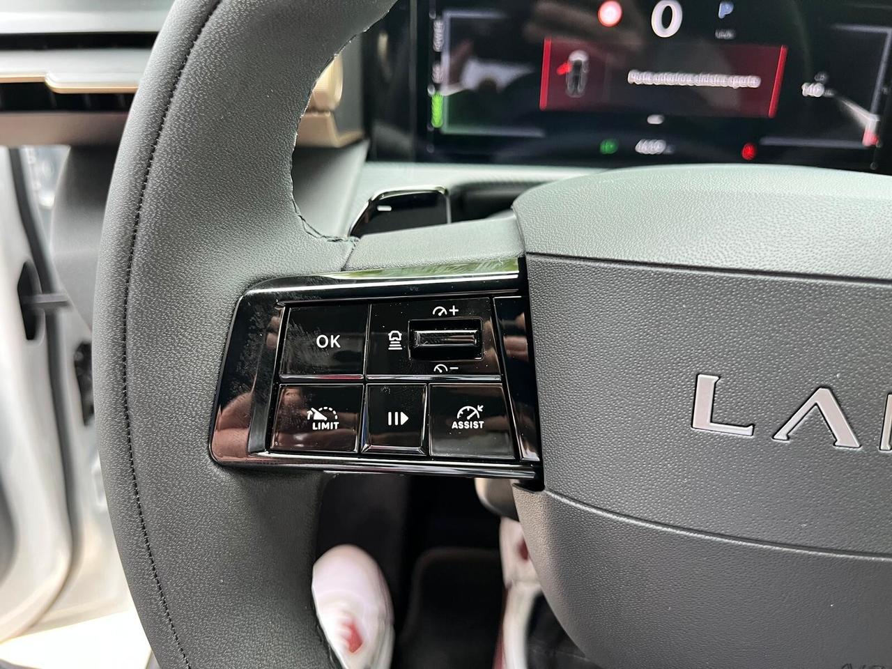 Lancia Ypsilon Hybrid e-DCT Edizione Cassina
