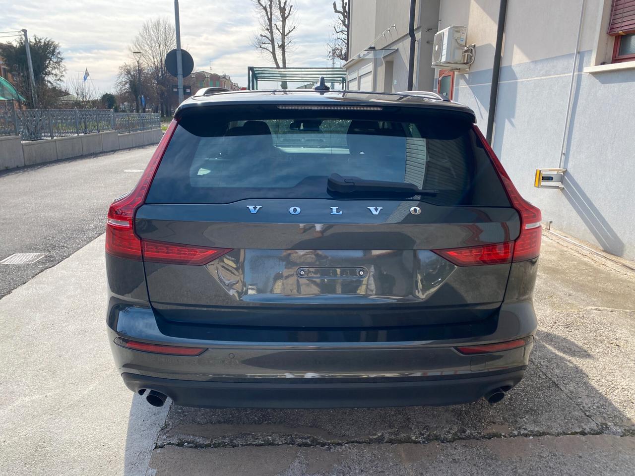 Volvo V60 B3 Geartronic Momentum Business