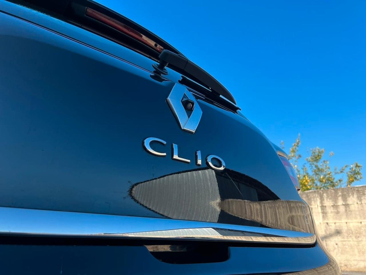 Renault Clio 1.5 dCi 75CV 5p. Moschino Intens per Neopatentati