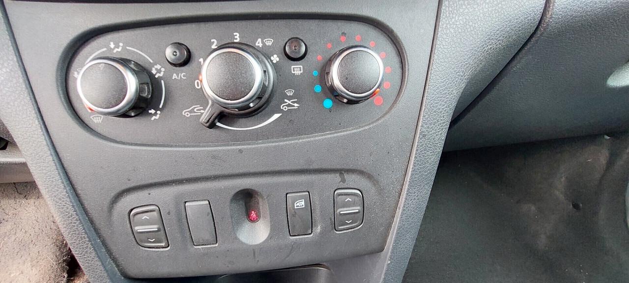 DACIA SANDERO 1,0 GPL DI SERIE CASA MADRE 100 CV TELEFONO X NEOPATENTATI IMPECCABILE