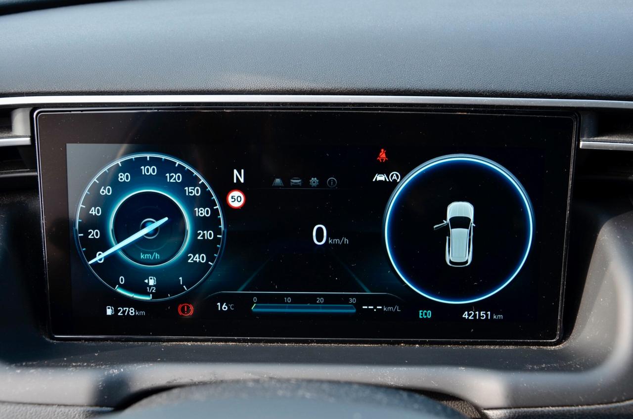 HYUNDAI TUCSON 1.6 T-GDI MHEV 48V XTECH 2wd 150cv, UNICOPROPRIETARIO, GAR. UFFICIALE, SERVICE HYUNDAI, BOLLO 1/27, RETROCAMERA, PERMUTE