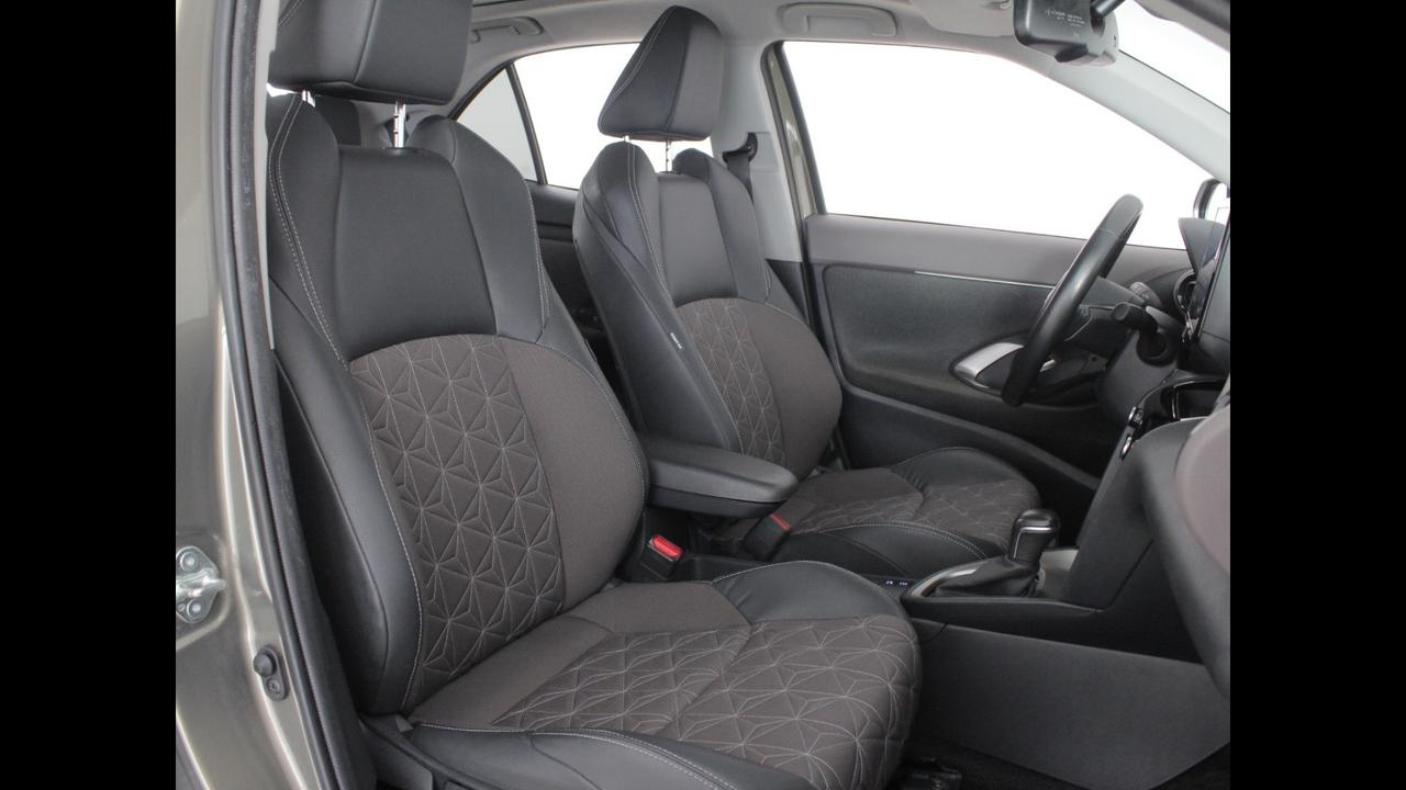 TOYOTA Yaris Cross 2021 - Yaris Cross 1.5h Lounge fwd 116cv e-cvt