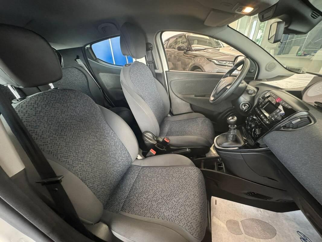 Lancia Ypsilon III 1.0 firefly hybrid Silver s&s 70cv