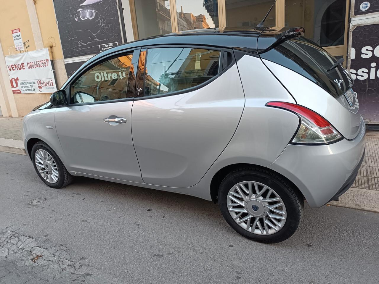 Lancia Ypsilon 1.2 69 CV 5 porte GOLD BI COLOR