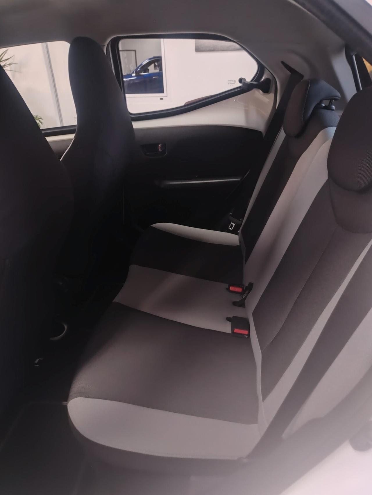Toyota Aygo 1.0 VVT-i 69 CV 5 porte x-play