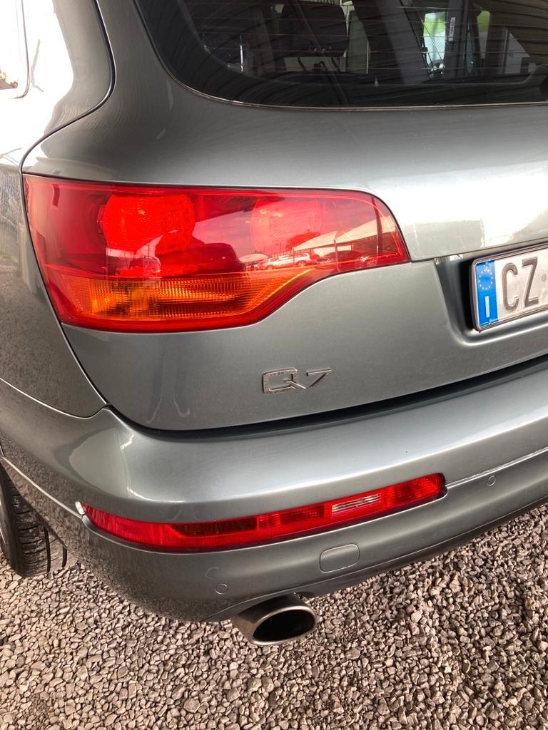 Audi Q7 3.0 V6 TDI 233CV quattro tiptronic
