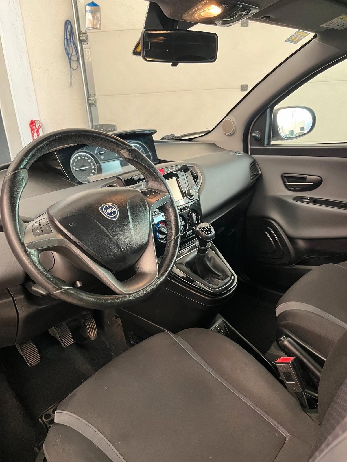 Lancia Ypsilon 1.2 69 CV 5 porte GPL Ecochic Silver