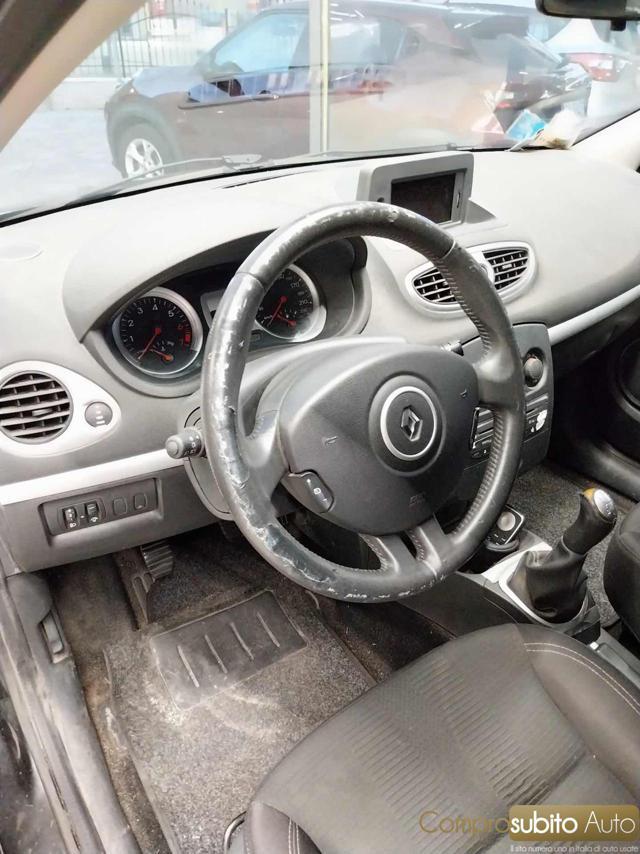 RENAULT Clio 1.2 16V SporTour Confort