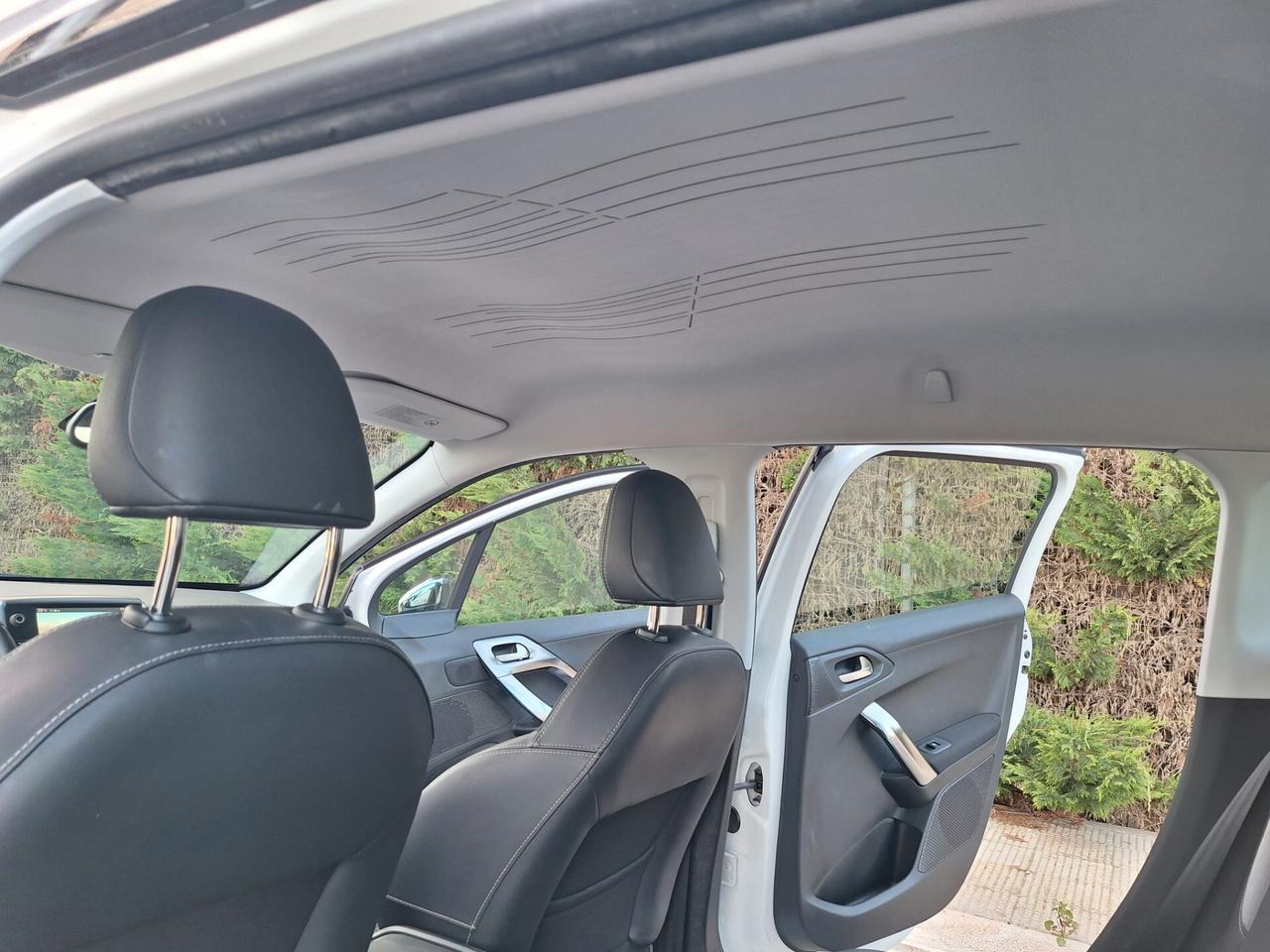 Peugeot 2008 1.6 e-HDi 92 CV "Allure" NAVI